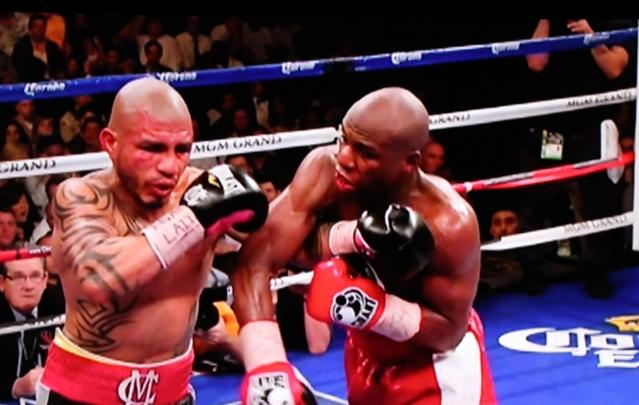 Boxing Results 2012 - Floyd Mayweather beats Miguel Cotto