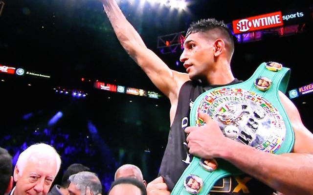 Khan vs Collazo - Amir Khan celebrates victory over Luis Collazo