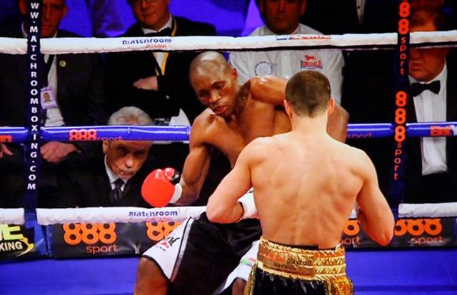 Quigg vs Munyai - Scott Quigg knocks down opponent Tshifiwa Munyai