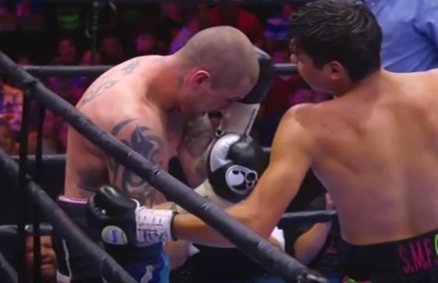 Figueroa vs Burns - Omar Figueroa lands body shot against Ricky Burns